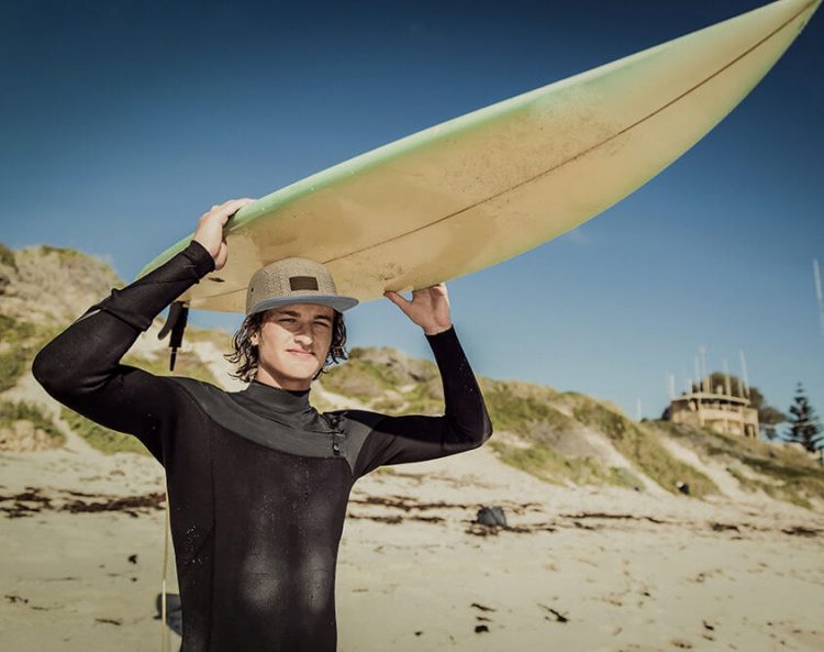 Banner - Boné de palha surfista