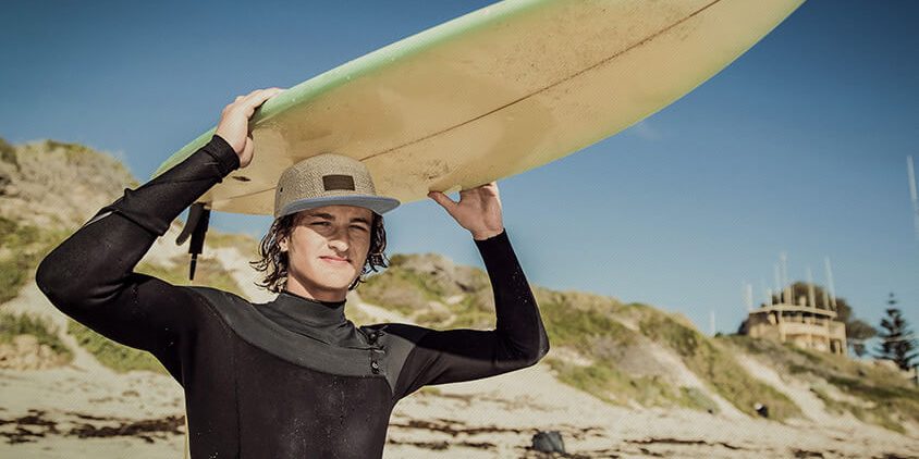 Banner - Boné de palha surfista