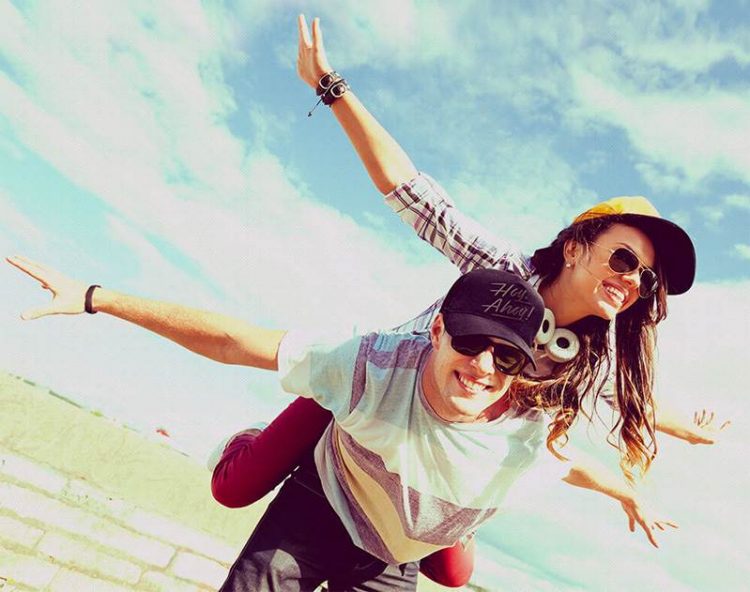 Banner - Boné trucker e aba reta