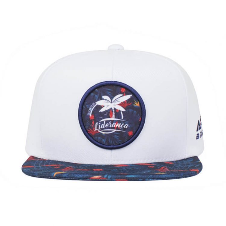 Boné branco bordado com aba floral - Frente